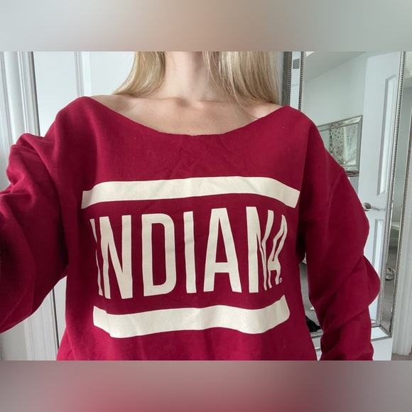 Indiana University Off the shoulder Sweatshirt - Picture 4 of 5